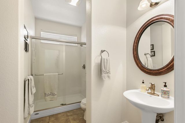 864 Spotted Pony Ln, Rocklin, CA 95765