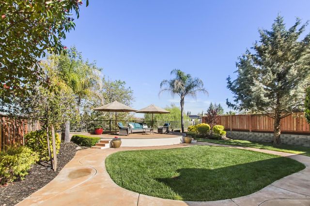 864 Spotted Pony Ln, Rocklin, CA 95765