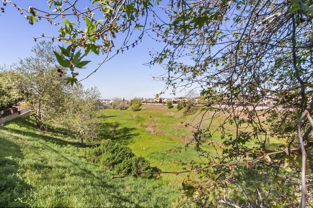 864 Spotted Pony Ln, Rocklin, CA 95765
