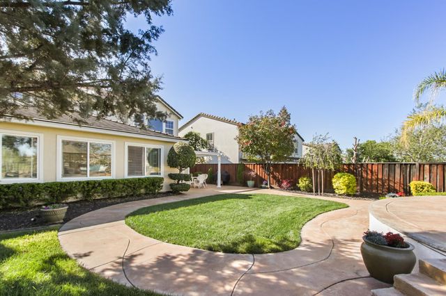 864 Spotted Pony Ln, Rocklin, CA 95765