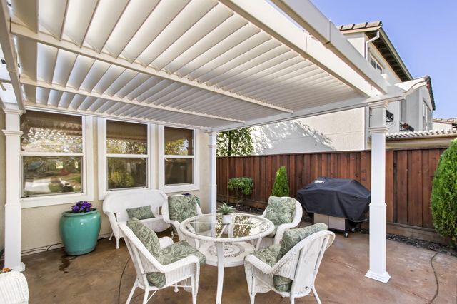 864 Spotted Pony Ln, Rocklin, CA 95765