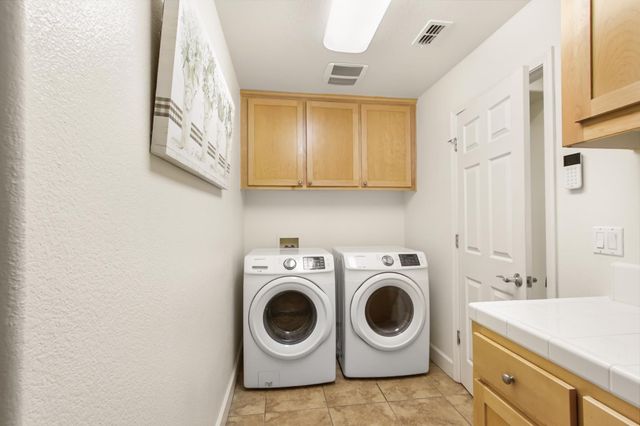 864 Spotted Pony Ln, Rocklin, CA 95765