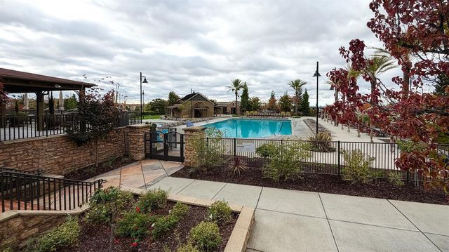 864 Spotted Pony Ln, Rocklin, CA 95765