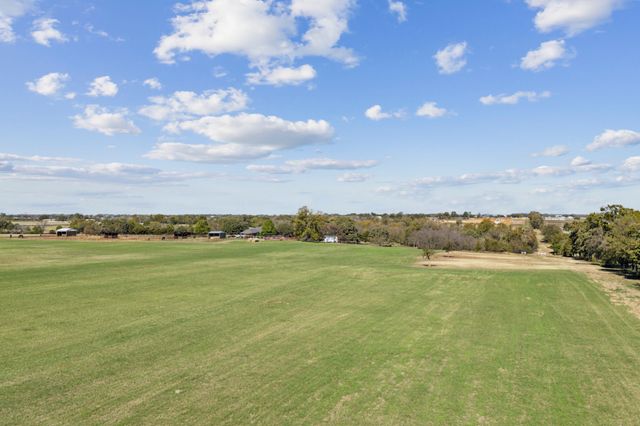 2212 Spring Hill Road, Aubrey, TX 76227