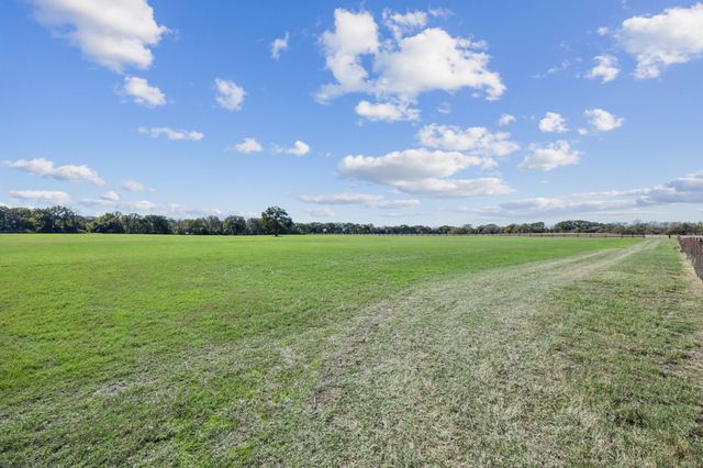 2212 Spring Hill Road, Aubrey, TX 76227