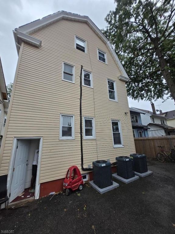 579 Stuyvesant Ave, Irvington Twp., NJ 07111 — photo 2