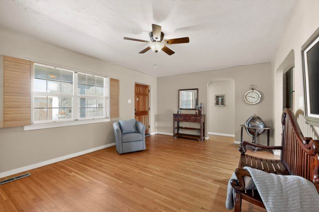 704 Tyler Road NW, Los Ranchos, NM 87107