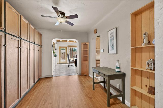 704 Tyler Road NW, Los Ranchos, NM 87107