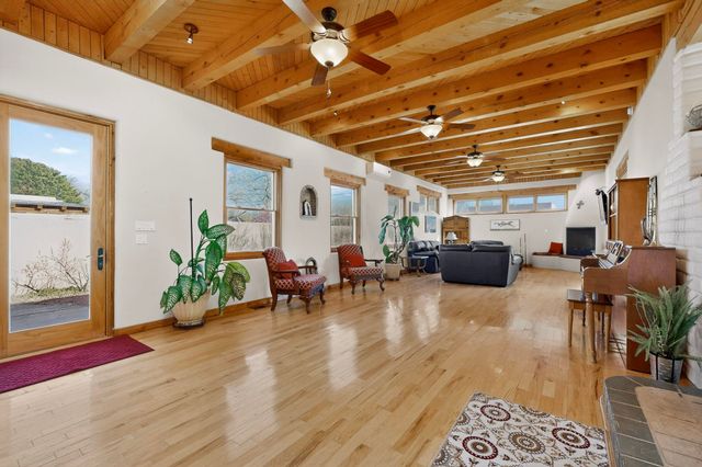 704 Tyler Road NW, Los Ranchos, NM 87107