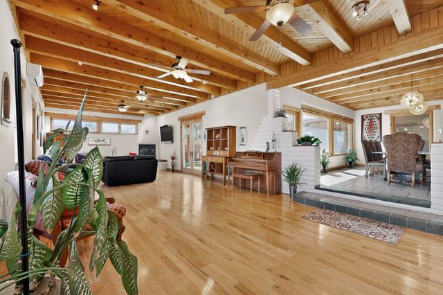 704 Tyler Road NW, Los Ranchos, NM 87107