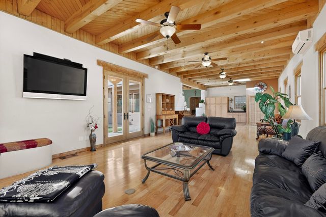 704 Tyler Road NW, Los Ranchos, NM 87107