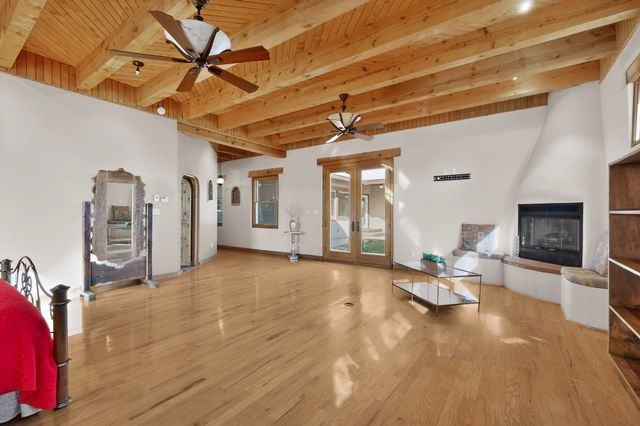 704 Tyler Road NW, Los Ranchos, NM 87107