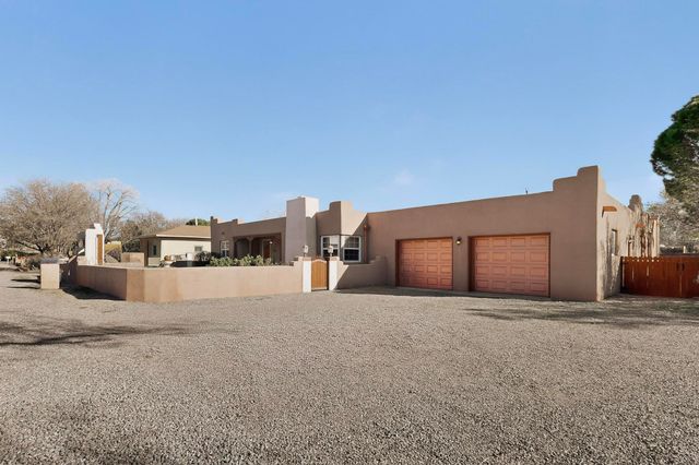 704 Tyler Road NW, Los Ranchos, NM 87107