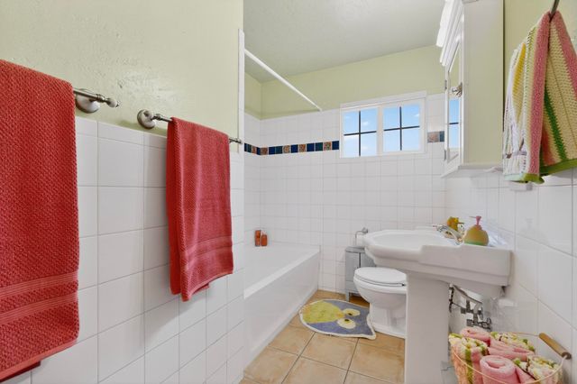 704 Tyler Road NW, Los Ranchos, NM 87107