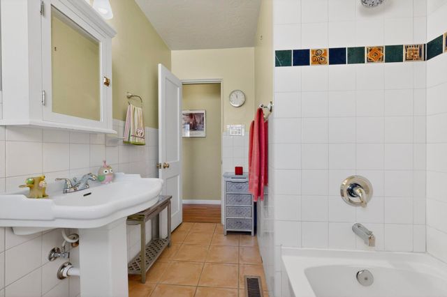 704 Tyler Road NW, Los Ranchos, NM 87107