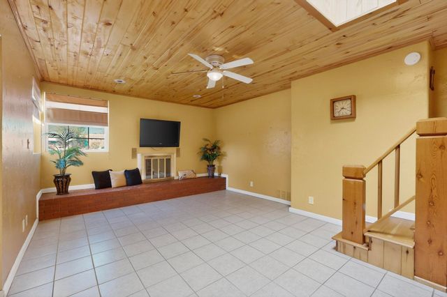 704 Tyler Road NW, Los Ranchos, NM 87107