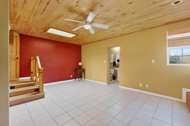 704 Tyler Road NW, Los Ranchos, NM 87107