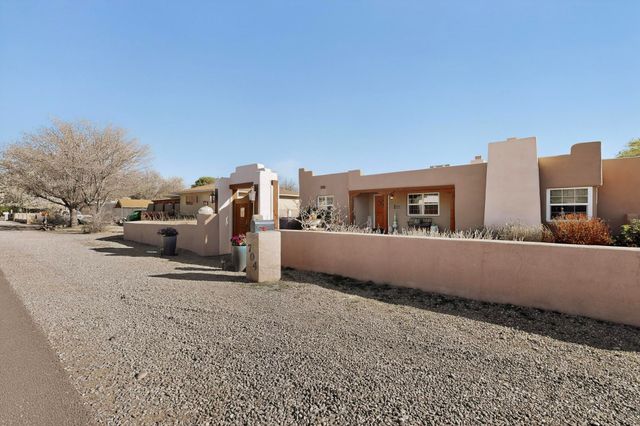 704 Tyler Road NW, Los Ranchos, NM 87107
