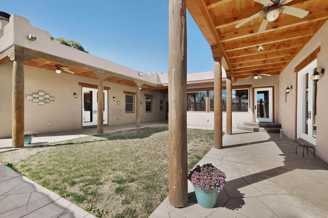 704 Tyler Road NW, Los Ranchos, NM 87107