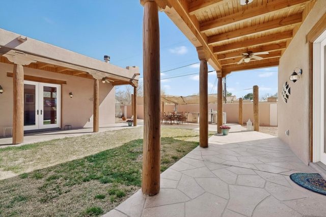 704 Tyler Road NW, Los Ranchos, NM 87107