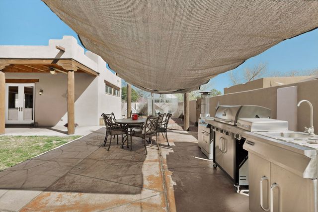 704 Tyler Road NW, Los Ranchos, NM 87107