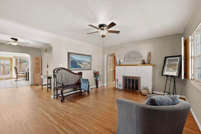 704 Tyler Road NW, Los Ranchos, NM 87107