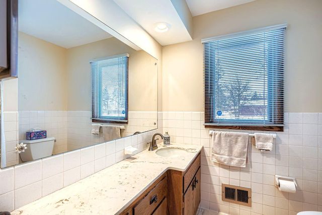 6016 79th Avenue N, Brooklyn Park, MN 55443