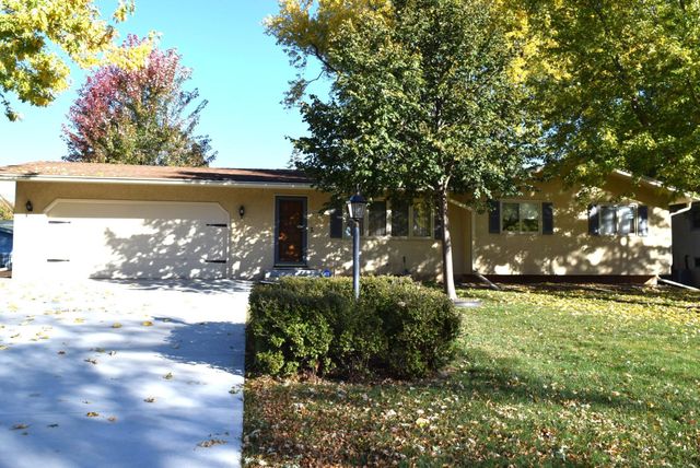 6016 79th Avenue N, Brooklyn Park, MN 55443