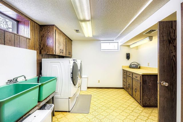 6016 79th Avenue N, Brooklyn Park, MN 55443