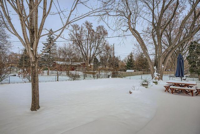 6016 79th Avenue N, Brooklyn Park, MN 55443