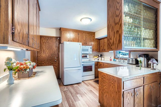 6016 79th Avenue N, Brooklyn Park, MN 55443