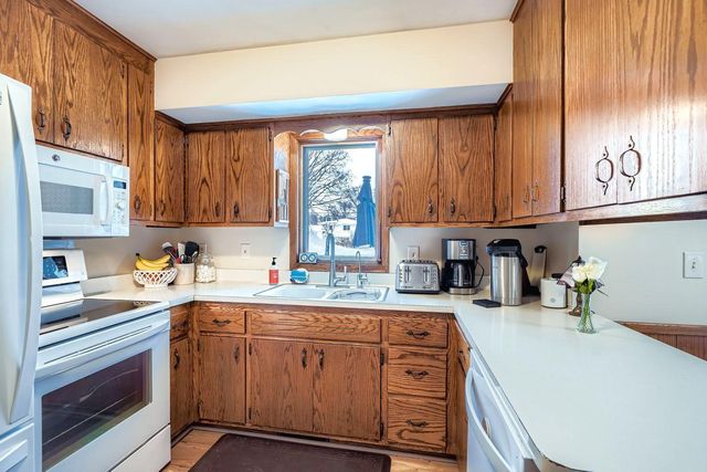 6016 79th Avenue N, Brooklyn Park, MN 55443