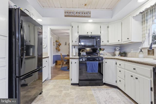 2232 SWAMP RD, Fountainville, PA 18923
