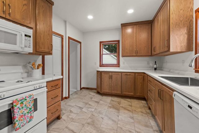 120 E COMMERCIAL STREET, Appleton, WI 54911