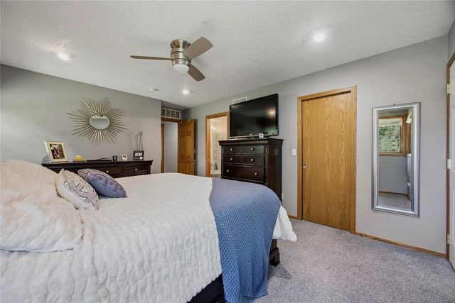 4000 Mehaffey Lane NE, Solon, IA 52333
