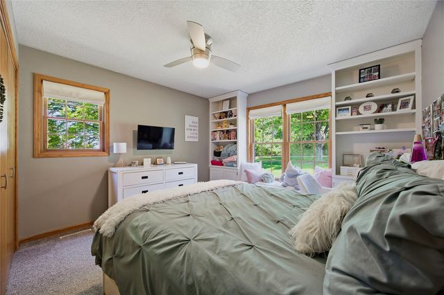 4000 Mehaffey Lane NE, Solon, IA 52333