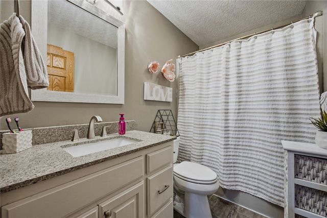4000 Mehaffey Lane NE, Solon, IA 52333