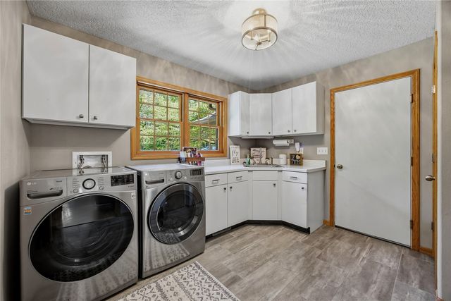 4000 Mehaffey Lane NE, Solon, IA 52333