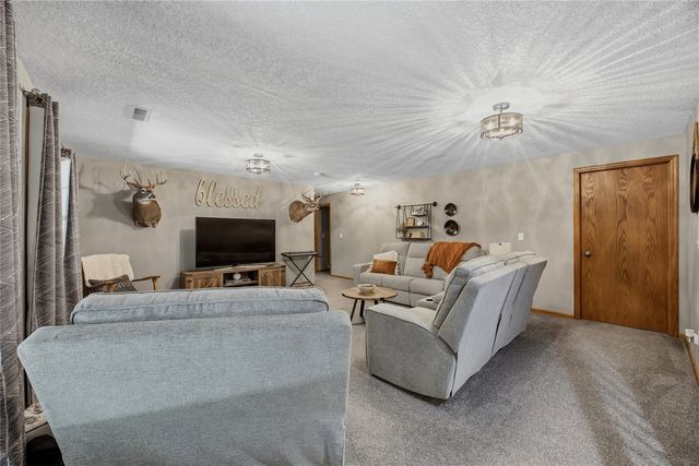 4000 Mehaffey Lane NE, Solon, IA 52333