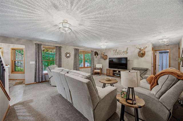 4000 Mehaffey Lane NE, Solon, IA 52333
