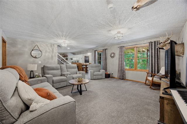 4000 Mehaffey Lane NE, Solon, IA 52333