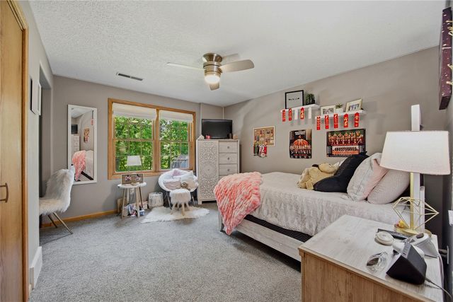 4000 Mehaffey Lane NE, Solon, IA 52333