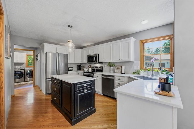 4000 Mehaffey Lane NE, Solon, IA 52333