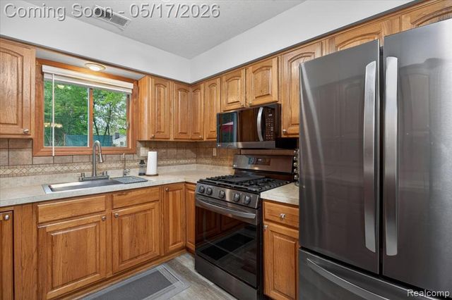 7044 Felix Drive, Clarkston, MI 48346
