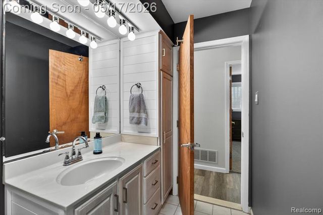 7044 Felix Drive, Clarkston, MI 48346
