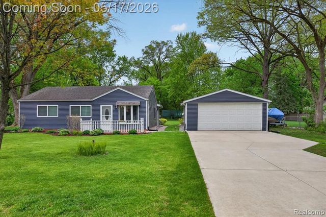 7044 Felix Drive, Clarkston, MI 48346