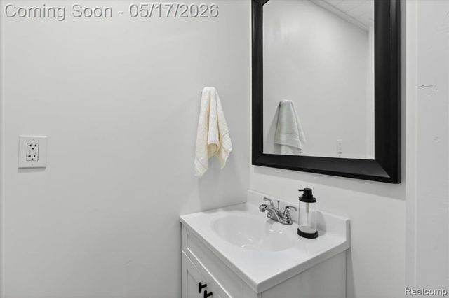 7044 Felix Drive, Clarkston, MI 48346