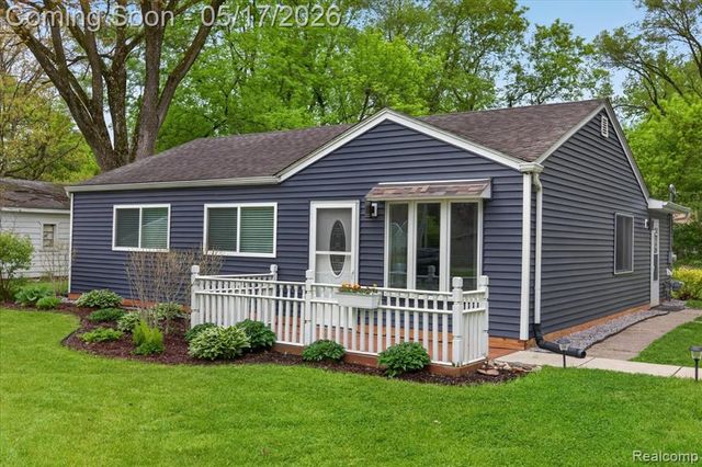 7044 Felix Drive, Clarkston, MI 48346