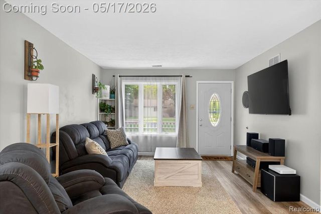 7044 Felix Drive, Clarkston, MI 48346