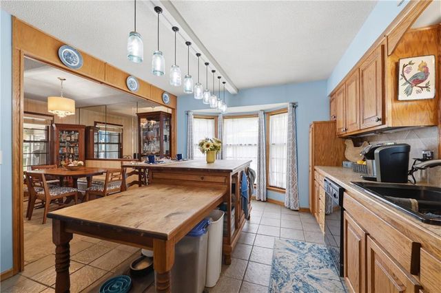 2524 S Whitney Avenue, Independence, MO 64057